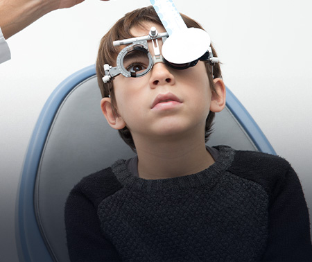 한쪽 눈을 가리면